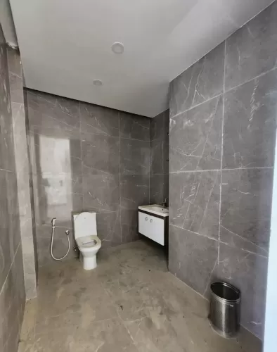 yerleşim Hazır Mülk 7 Yatak Odası F/F Apartman  satılık içinde Baabda , Baabda #44246 - 1  image 