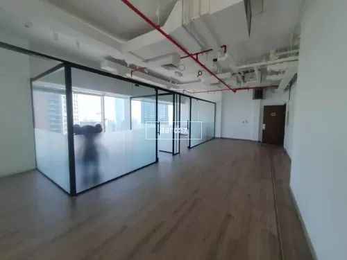 Kommerziell Klaar eigendom U/F Büro  zu vermieten in Geschäftsbucht , Dubai #44803 - 1  image 