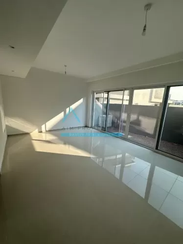 Residential Ready Property 4 Bedrooms U/F Townhouse  for sale in Damac Hills , Dubai #48139 - 1  image 