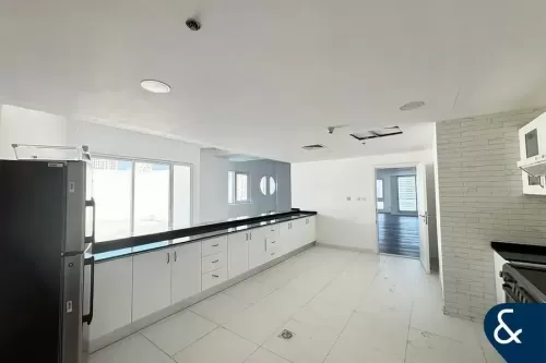 Residential Ready Property 3 Bedrooms U/F Apartment  for rent in Dubai Marina , Dubai #50258 - 1  image 