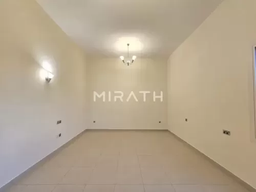 yerleşim Hazır Mülk 5 Yatak Odası U/F Müstakil Villa  kiralık içinde El Barşa 1 , Dubai #50400 - 1  image 