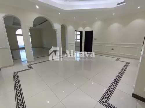 yerleşim Hazır Mülk 7+ Yatak Odası U/F Müstakil Villa  kiralık içinde Abu Dabi #50552 - 1  image 