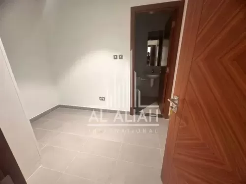 Residential Ready Property 2 Bedrooms U/F Apartment  for rent in Abu Dhabi #50712 - 1  image 