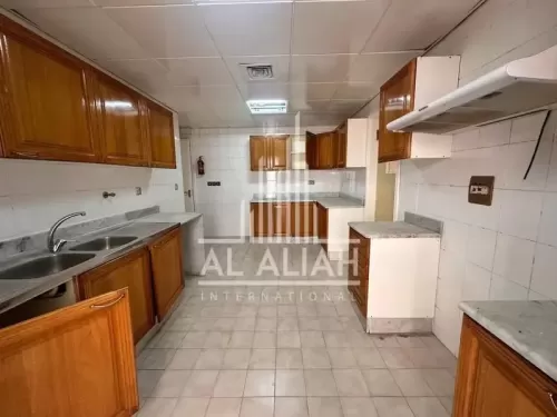 Residential Ready Property 3 Bedrooms U/F Apartment  for rent in Abu Dhabi #50720 - 1  image 