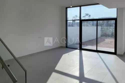 Residential Ready Property 3 Bedrooms U/F Townhouse  for rent in Dubai #51153 - 1  image 