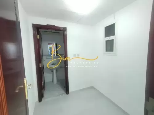 Residential Ready Property 4 Bedrooms U/F Apartment  for rent in Al Khalidiyah , Abu Dhabi #51362 - 1  image 