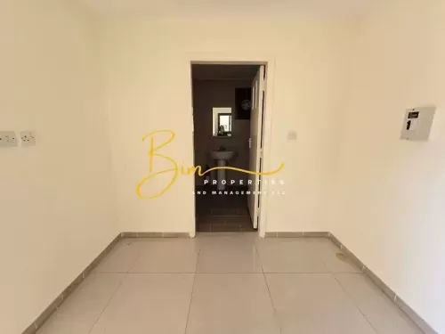 Wohn Klaar eigendom 4 Schlafzimmer U/F Alleinstehende Villa  zu vermieten in Al-Khalidiyya , Abu Dhabi #51410 - 1  image 