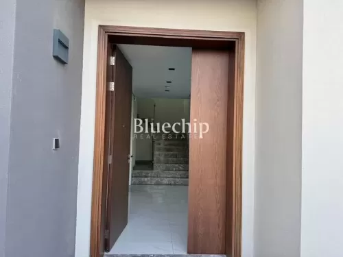 Residential Ready Property 4 Bedrooms U/F Townhouse  for rent in Dubai #51678 - 1  image 