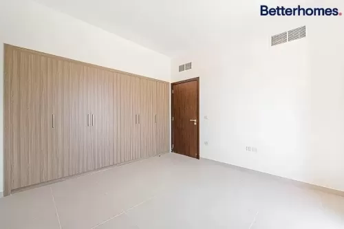 Residential Ready Property 4 Bedrooms U/F Townhouse  for sale in Dubai Sports City , Dubai #51820 - 1  image 