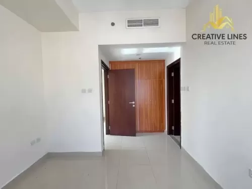 Residential Ready Property 3 Bedrooms U/F Apartment  for rent in Dubai #53074 - 1  image 