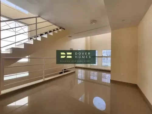 Résidentiel Propriété prête 5 chambres U / f Villa autonome  a louer au Cercle du village de Jumeirah , Dubai #54468 - 1  image 