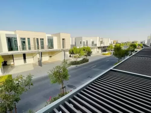 Residential Ready Property 3 Bedrooms U/F Townhouse  for rent in Dubai #55307 - 1  image 