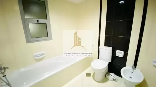 Residential Ready Property 3 Bedrooms U/F Apartment  for rent in Al Khalidiyah , Abu Dhabi #56655 - 1  image 