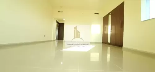 Residential Ready Property 3 Bedrooms U/F Apartment  for rent in Abu Dhabi #56661 - 1  image 