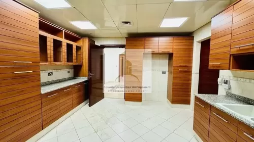 Residential Ready Property 3 Bedrooms U/F Apartment  for rent in Al Khalidiyah , Abu Dhabi #56662 - 1  image 