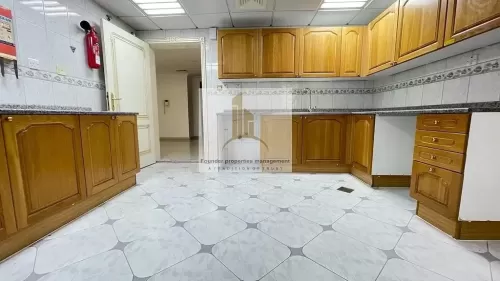 Residential Ready Property 4 Bedrooms U/F Apartment  for rent in Abu Dhabi #56667 - 1  image 