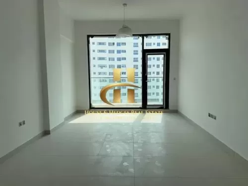 Residential Ready Property 3 Bedrooms U/F Apartment  for rent in Dubai #58138 - 1  image 