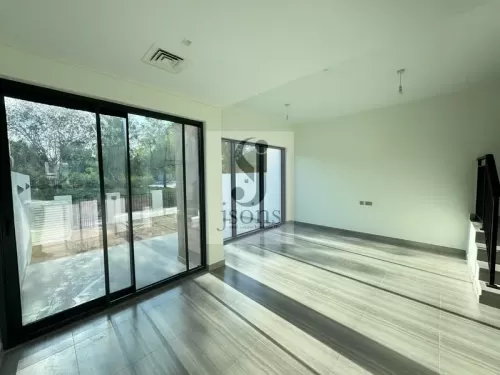 Residential Ready Property 3 Bedrooms U/F Standalone Villa  for rent in  Bur Dubai , Dubai #60354 - 1  image 